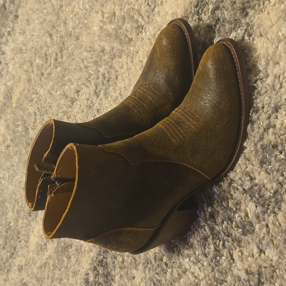 Shyanne Women's Boots Size 7.5